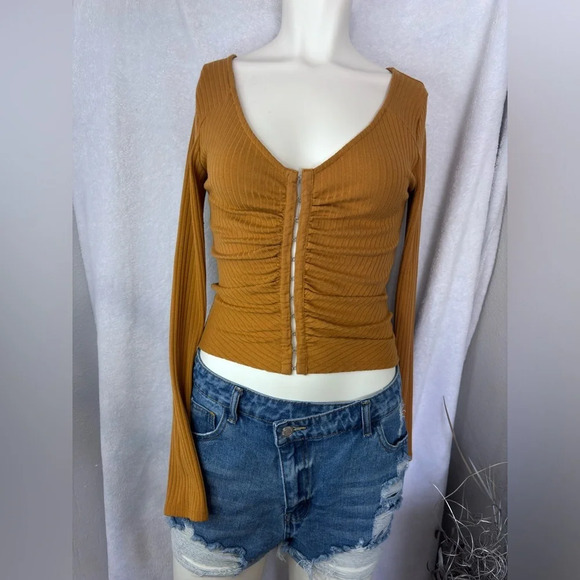 Forever 21 Ribbed Top Ruched Front Long Sleeve V Neck Shirt Large - Picture 1 of 4